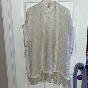 Red camel cream colored knit cardigan/shawl size small used good condish